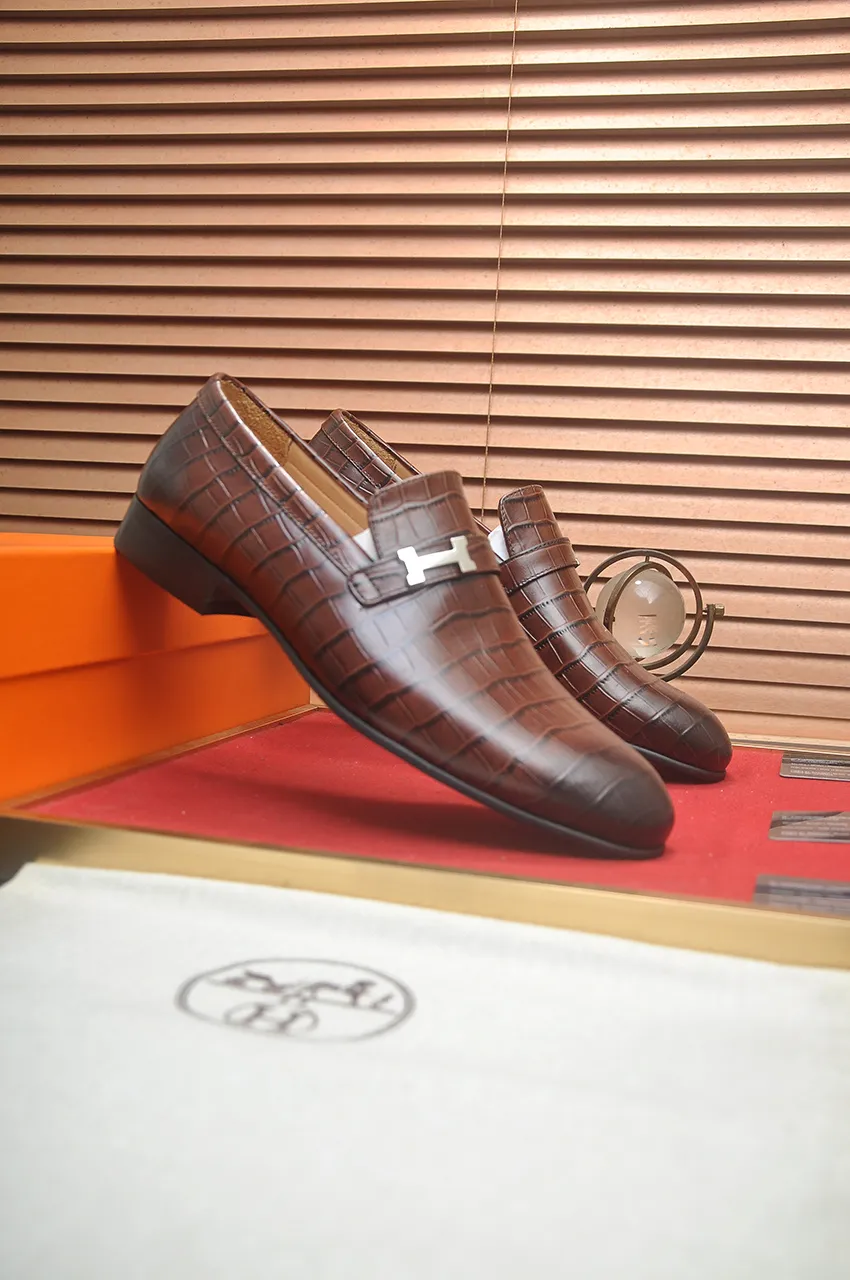 Men's shoes💰540💶[HERMES] (cowhide lining)🍀Italian top luxury🍀He does not pursue novel styles and gorgeous colors, but attracts the favor of successful men with his flawless, elegant and classic style. Formal leather shoes This very comfortable, simple and stable style allows you to easily match any style! The pattern is absolutely 1:1 refined from the original case, and we strive for excellence in materials, imported cowhide + cowhide lining💪💪💪extraordinary texture👍! .Code number: 39-45 (45 customized)